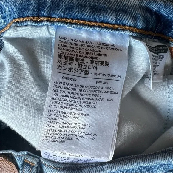 Levi’s Premium Wedgie Fit High Waist Jeans Shorts Size 30 Distressed Raw Hem - Picture 13 of 14